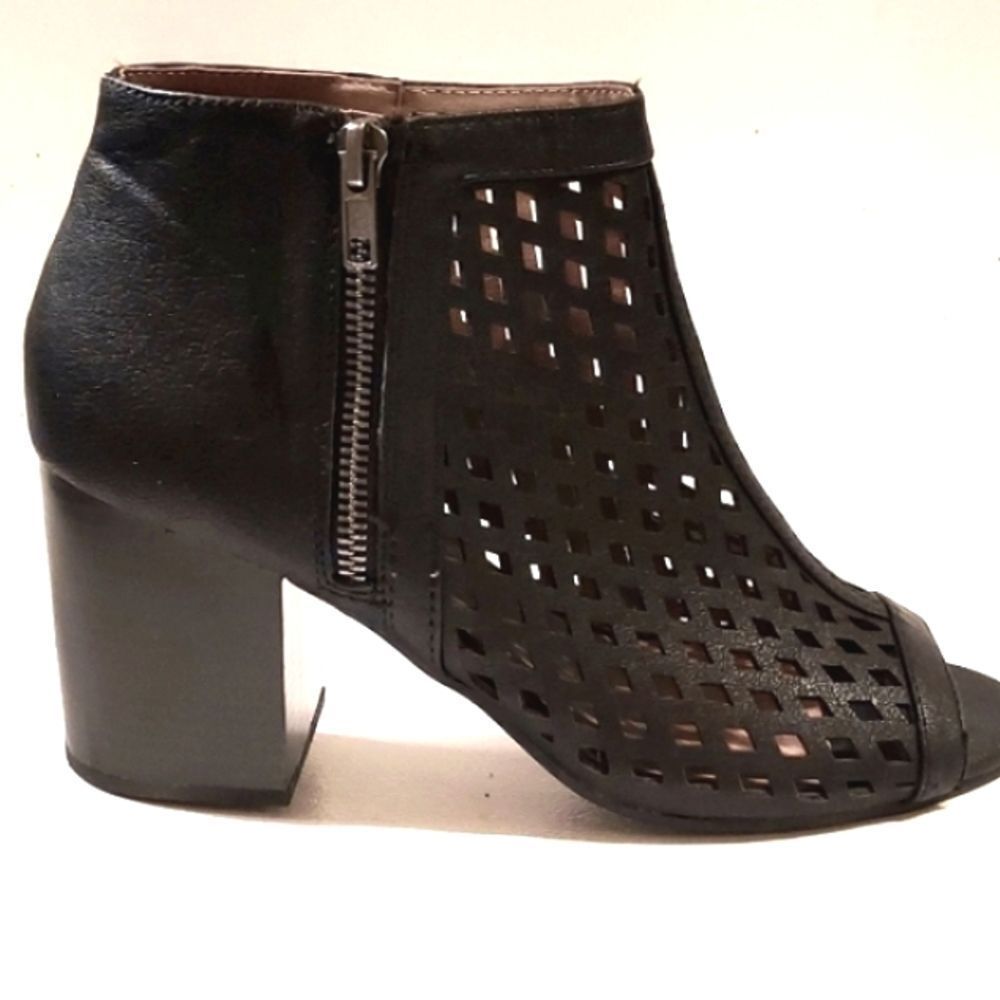 Jellypop Open Toe Sandals w/Cutouts